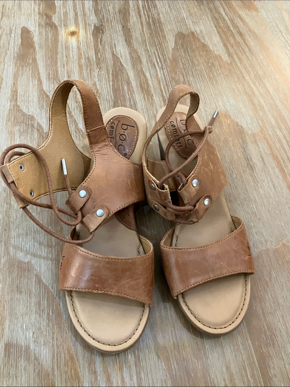 b.o.c. Women's Cognac Lace-Up Leather Sandals